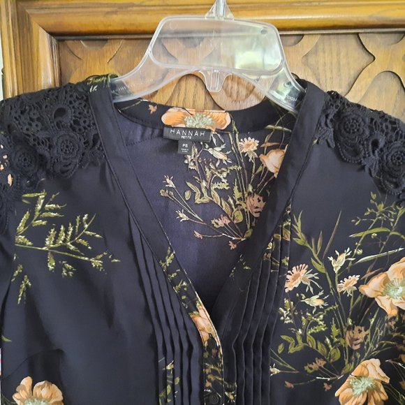 HANNAH Floral Crochet-Lace Pintuck Buttondown Blouse- NWT, Size PS - Picture 3 of 16